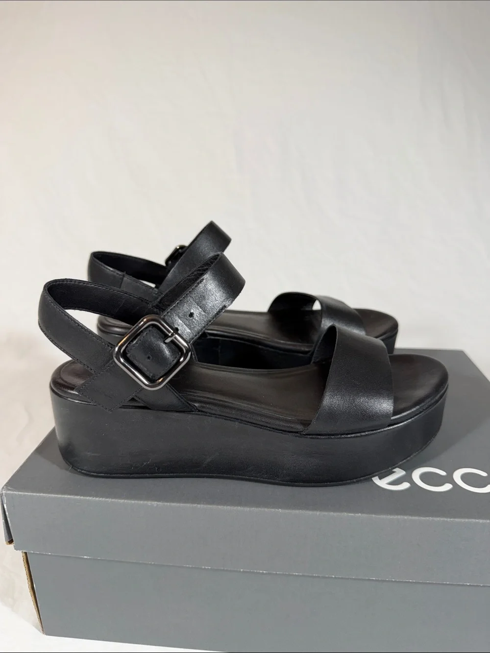 ECCO Elevate Plateau Sandal Size 5-5.5 Black